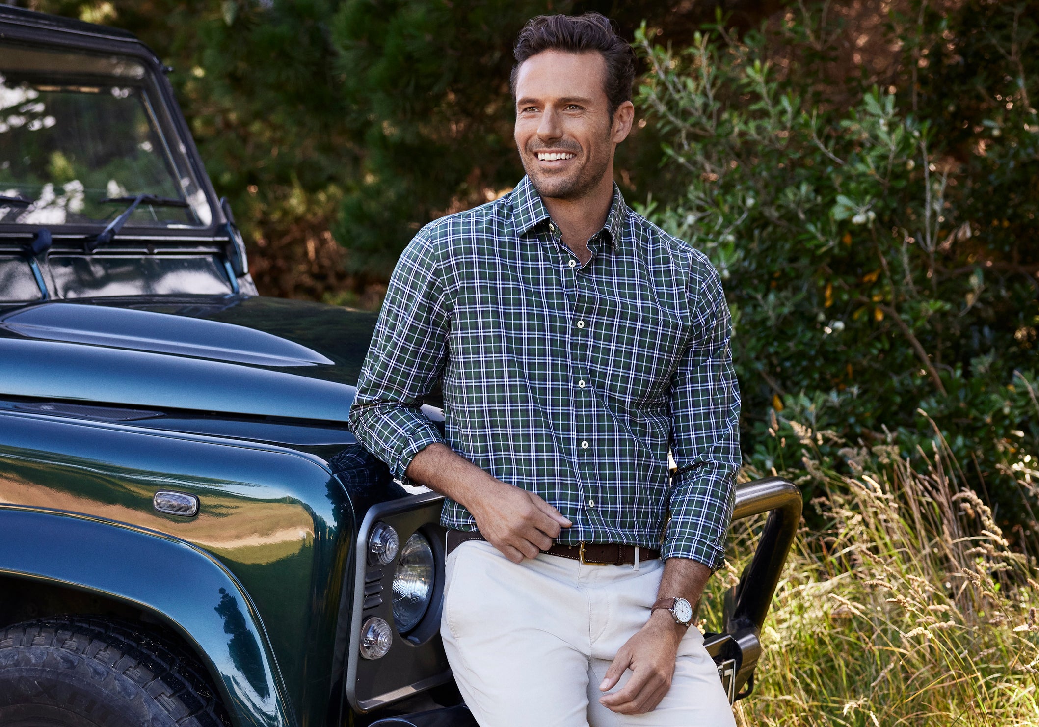 How an Untucked Shirt Should Fit: Guide to Button-Ups, T-Shirts, & Polos